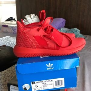 Brand new all red Adidas Tubular size 6